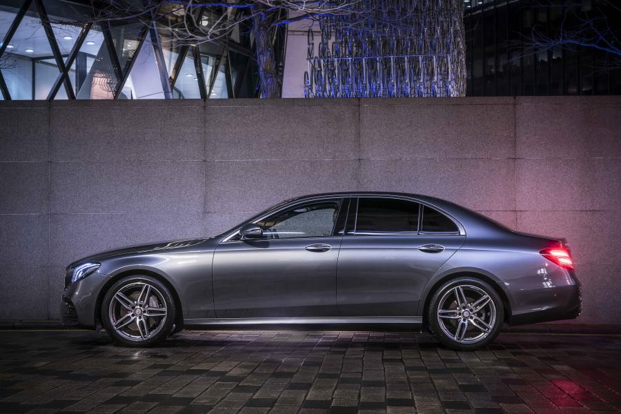  Mercedes-Benz E220 d AMG Line 2016 года  (UK) (фото 8 из 31)